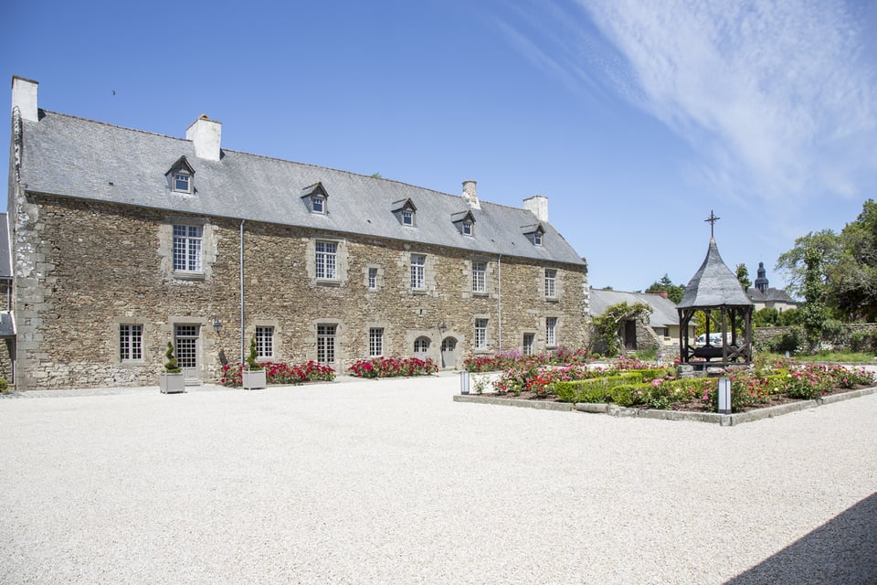 Hôtel de L'Abbaye Le Tronchet, how it began