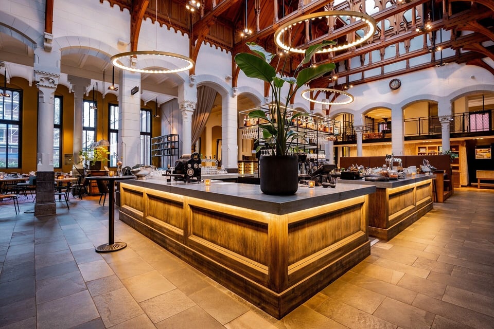Post-Plaza Hotel & Grand Café