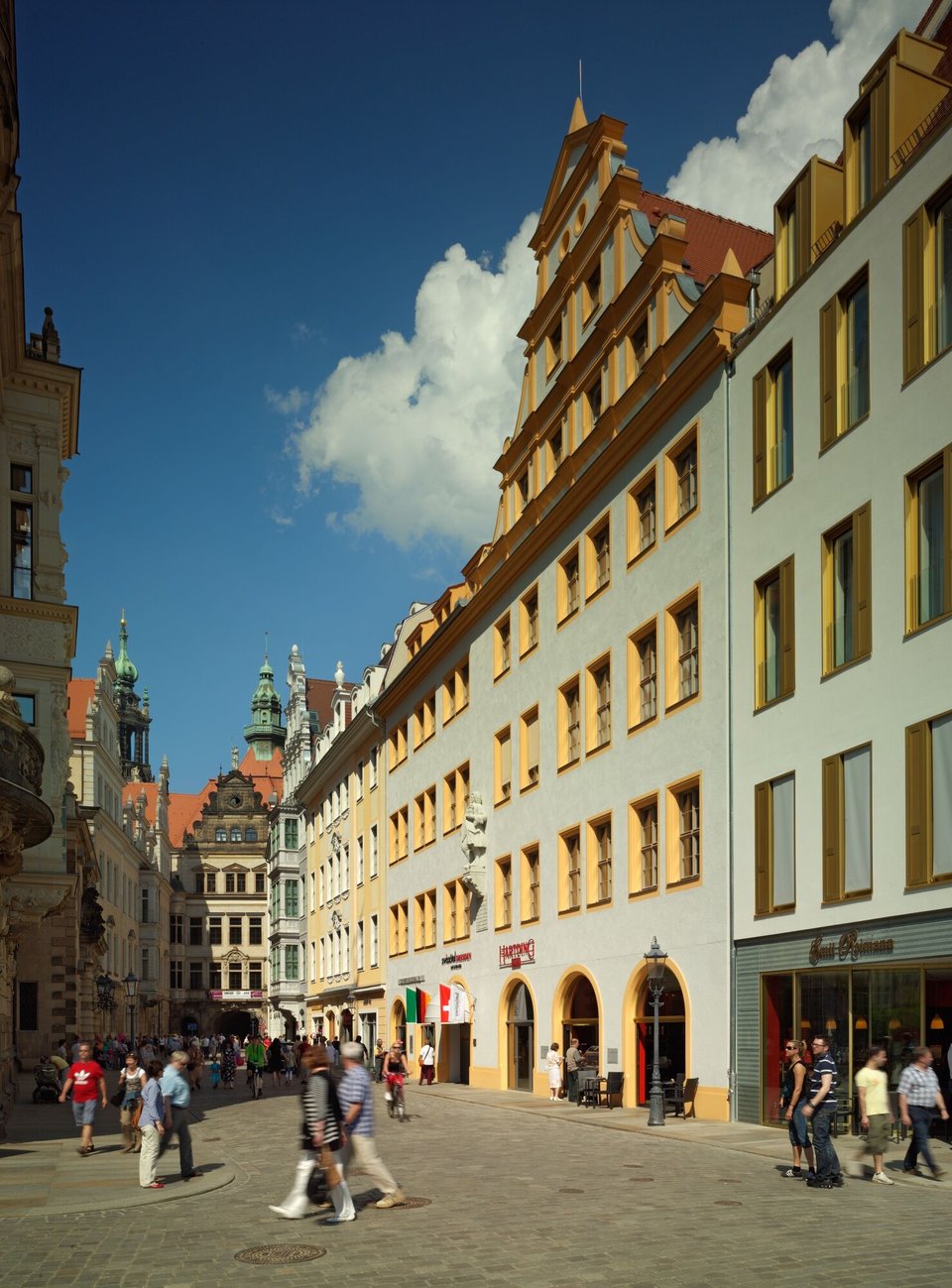 Hyperion Hotel Dresden am Schloss, how it began