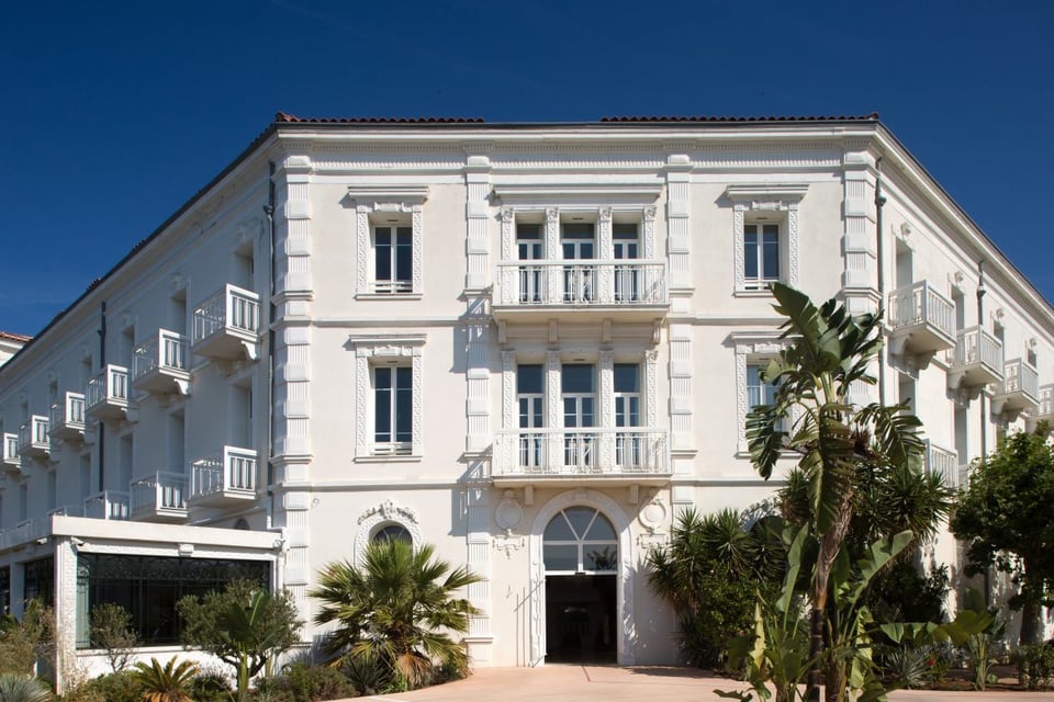 Grand Hotel des Sablettes Plage, Curio Collection by Hilton, how it began